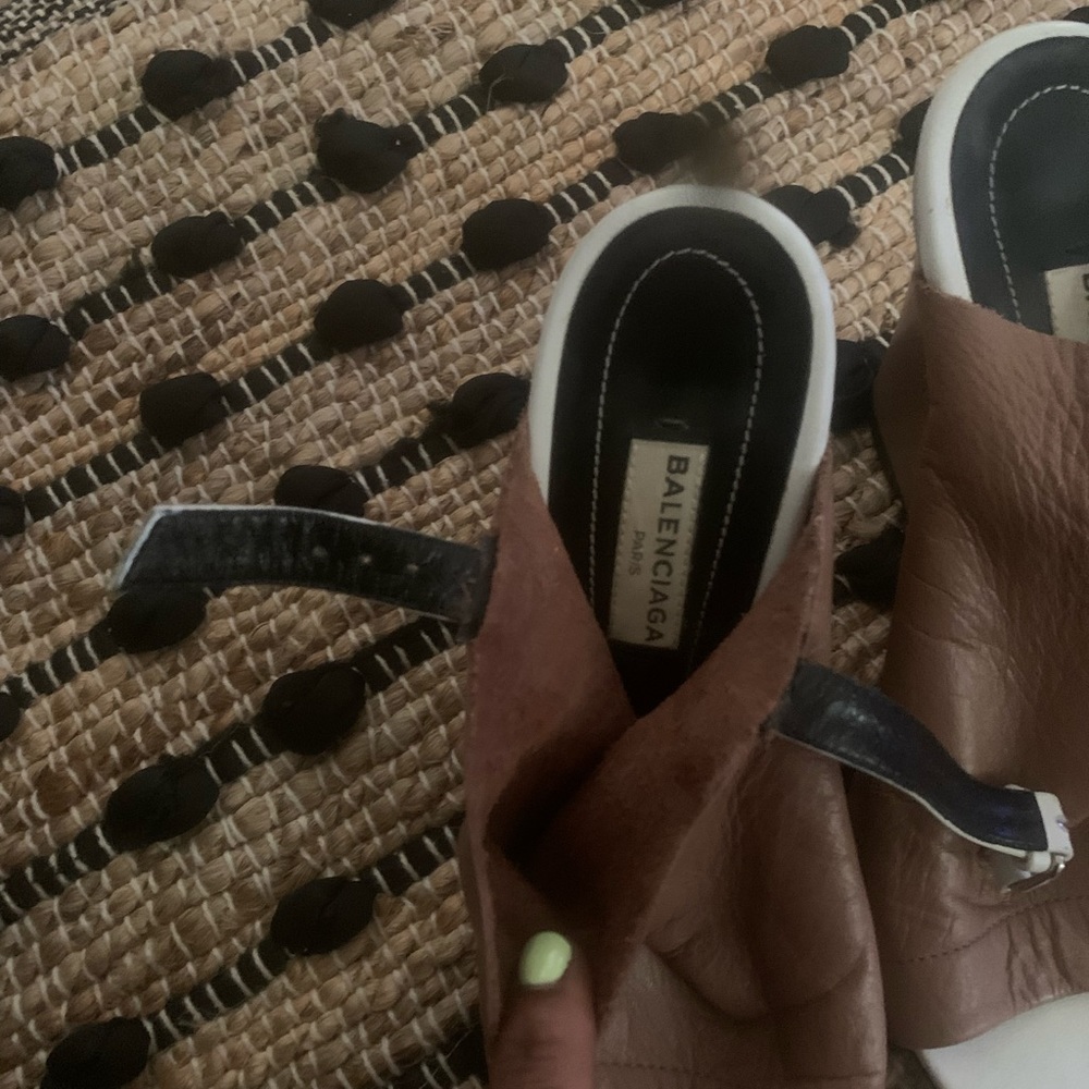 Size 36 (6) Balenciaga good condition - Picture 5 of 8